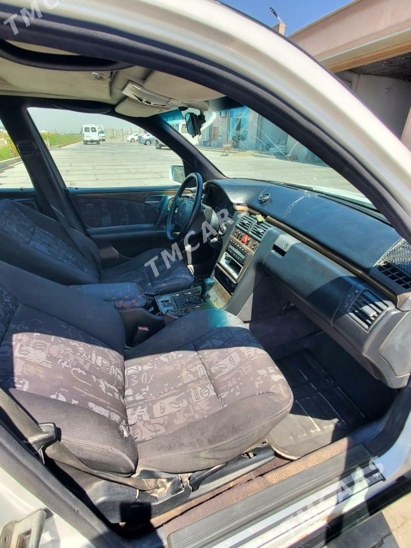 Mercedes-Benz E430 2000 - 70 000 TMT - Байрамали - img 4