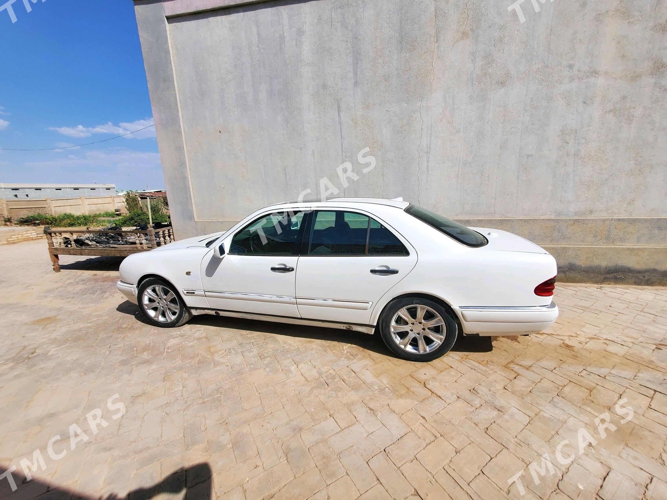 Mercedes-Benz E430 2000 - 70 000 TMT - Байрамали - img 5