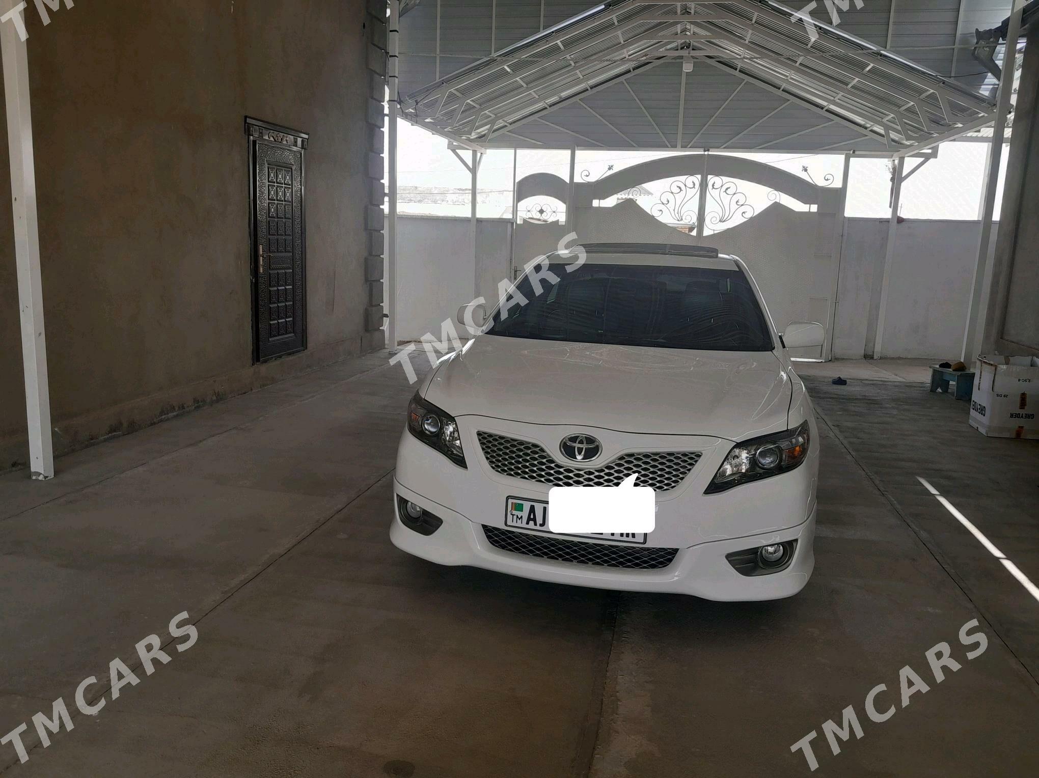 Toyota Camry 2011 - 230 000 TMT - Тагтабазар - img 2