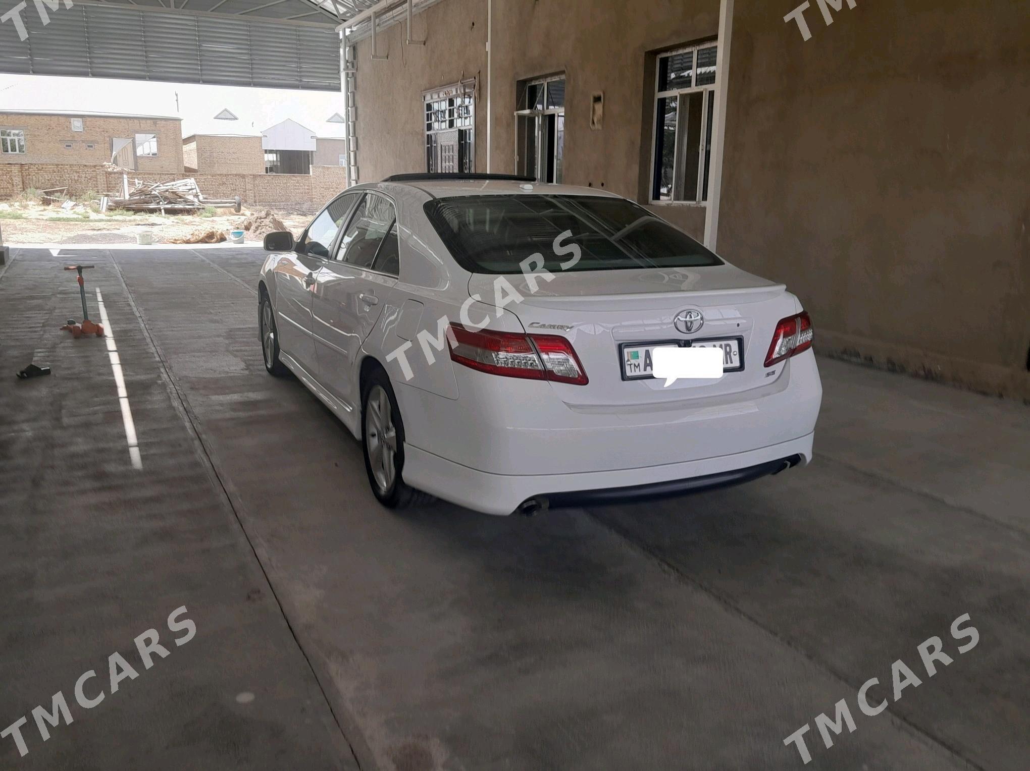 Toyota Camry 2011 - 230 000 TMT - Тагтабазар - img 4