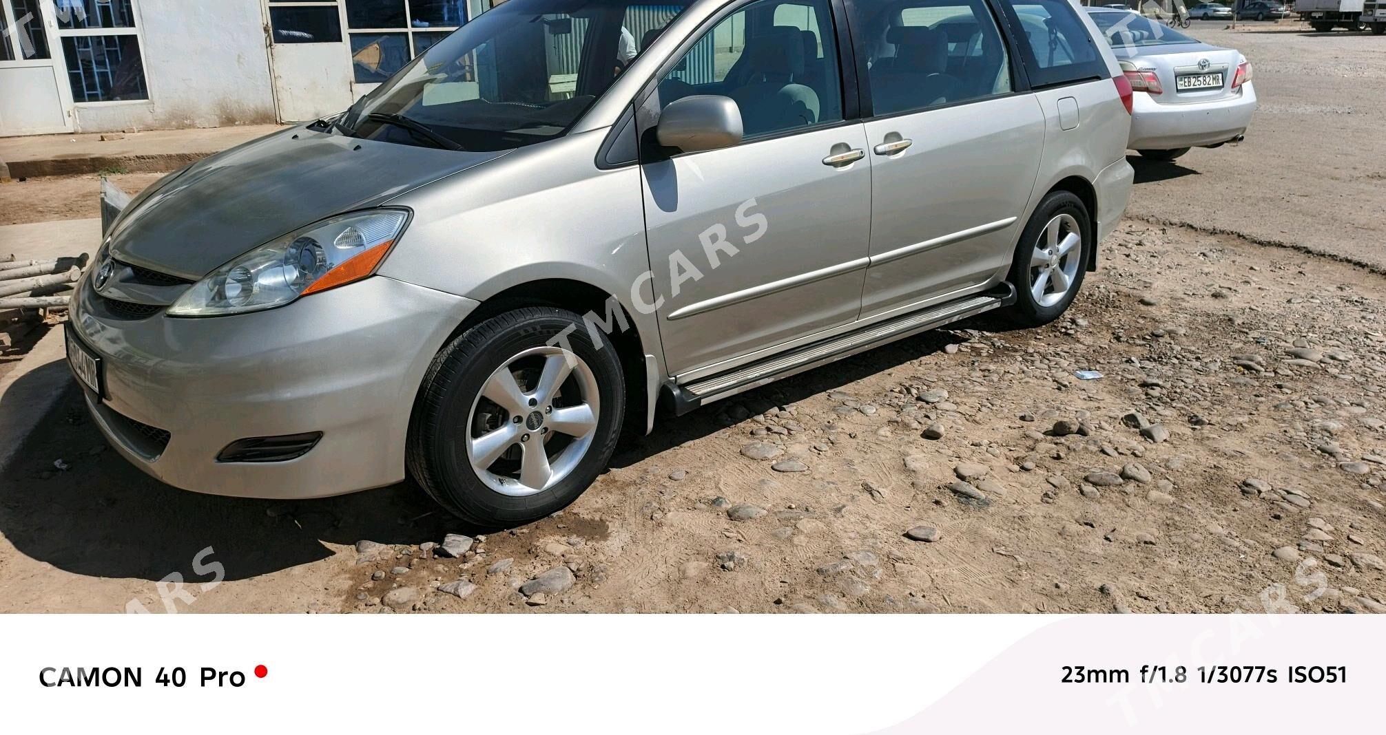 Toyota Sienna 2005 - 192 000 TMT - Сакарчага - img 4