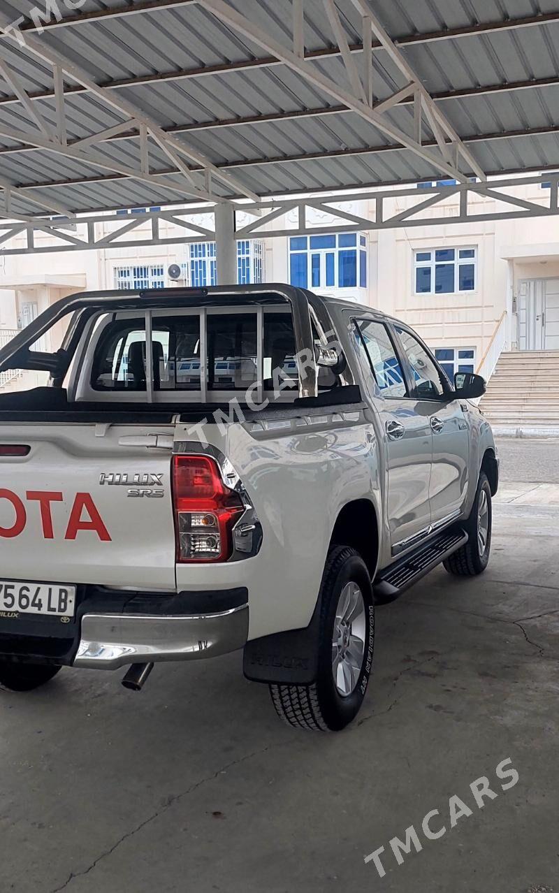 Toyota Hilux 2016 - 500 000 TMT - Türkmenabat - img 2
