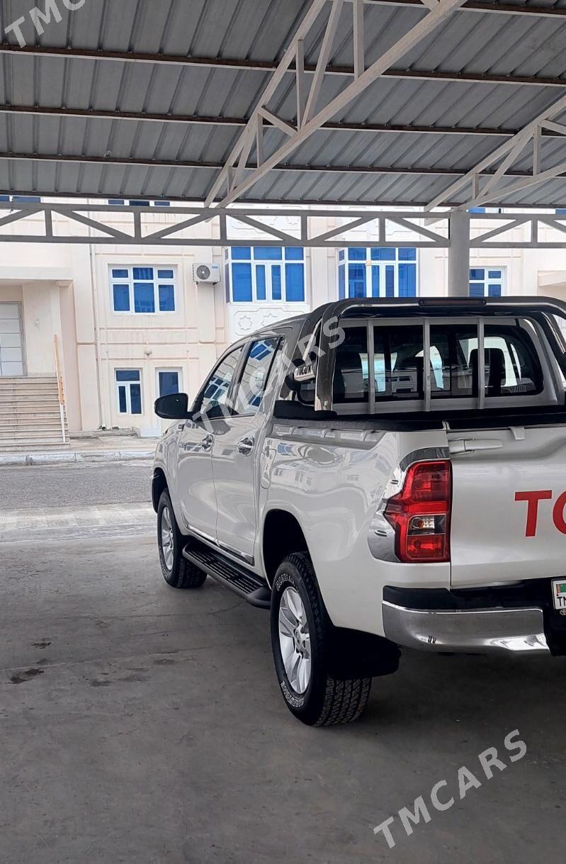 Toyota Hilux 2016 - 500 000 TMT - Türkmenabat - img 4