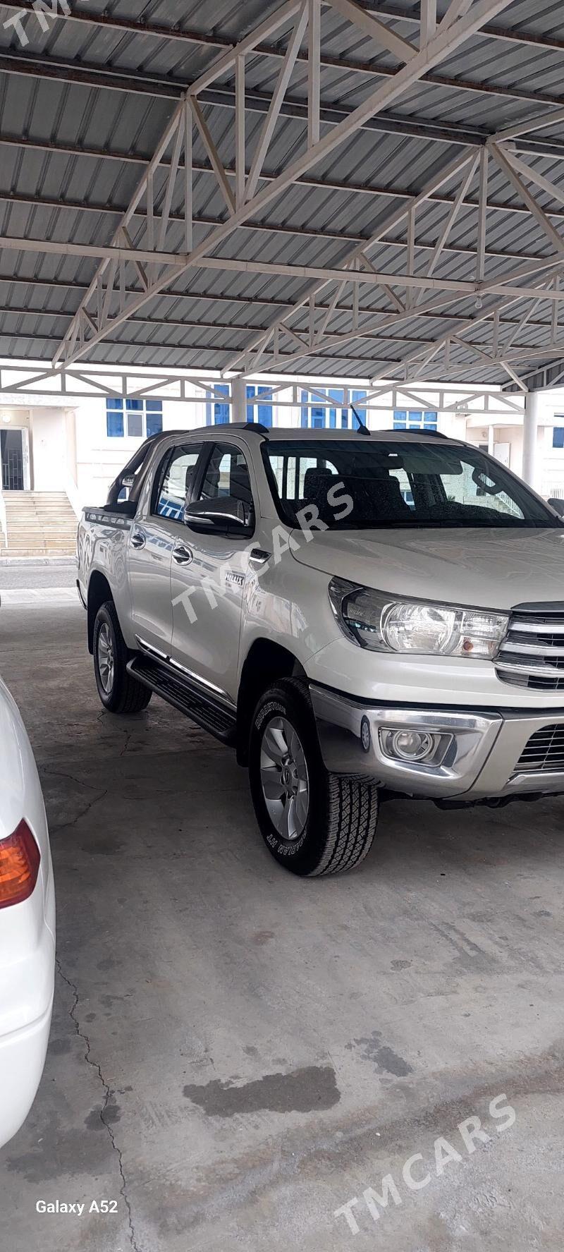 Toyota Hilux 2016 - 500 000 TMT - Türkmenabat - img 9