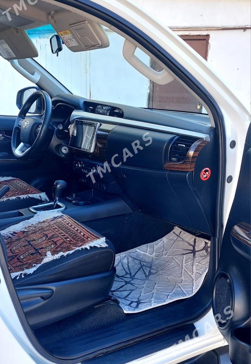 Toyota Hilux 2016 - 500 000 TMT - Türkmenabat - img 8