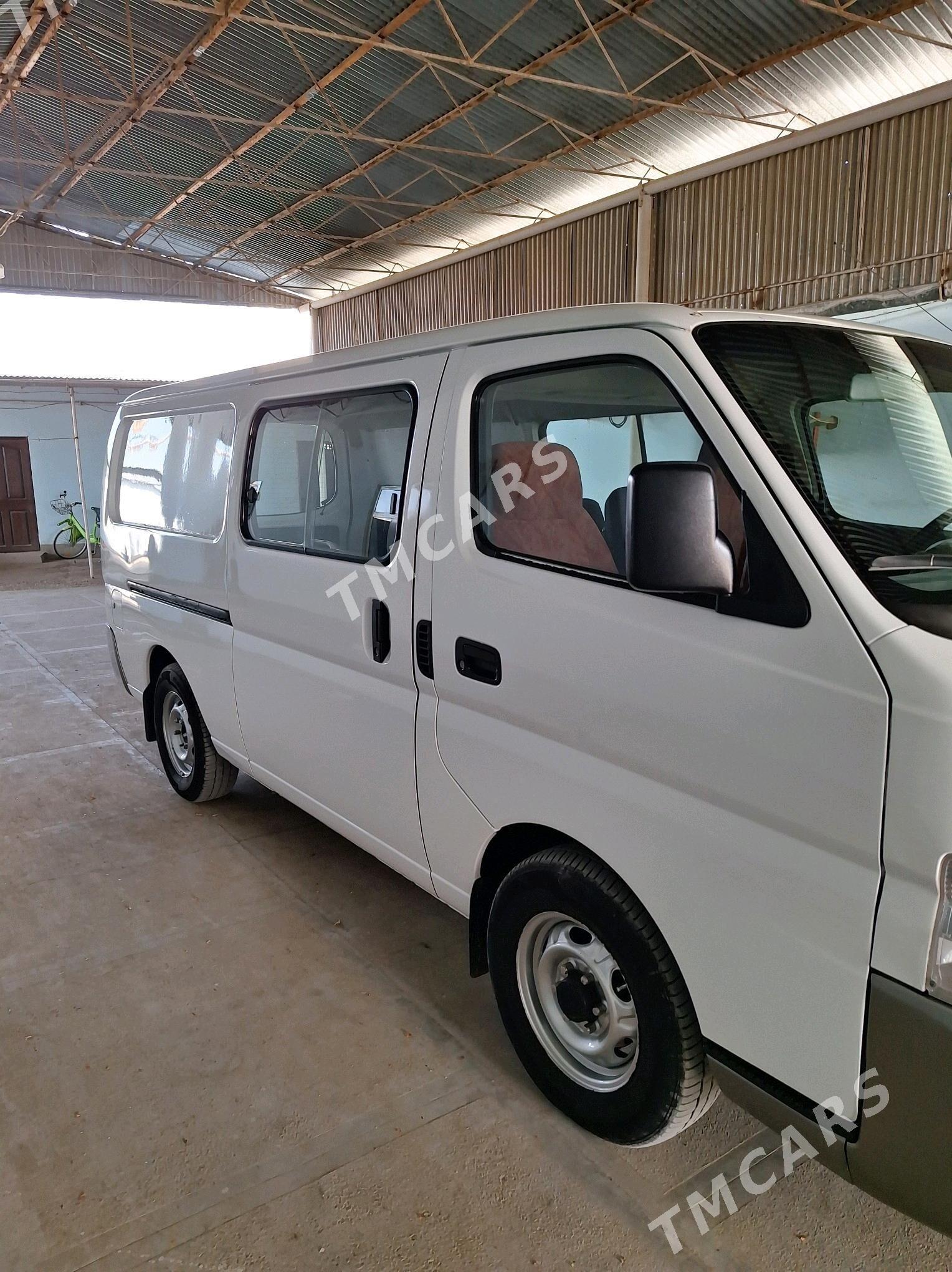 Nissan Urvan 2004 - 130 000 TMT - Mary - img 7