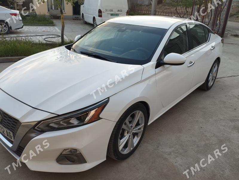 Nissan Altima 2019 - 200 000 TMT - Çoganly - img 3