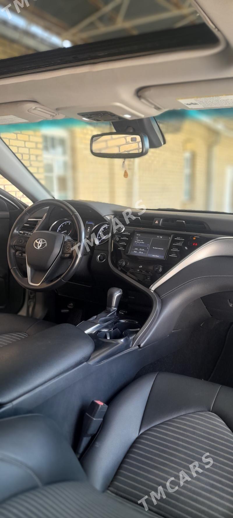 Toyota Camry 2018 - 320 000 TMT - Байрамали - img 8