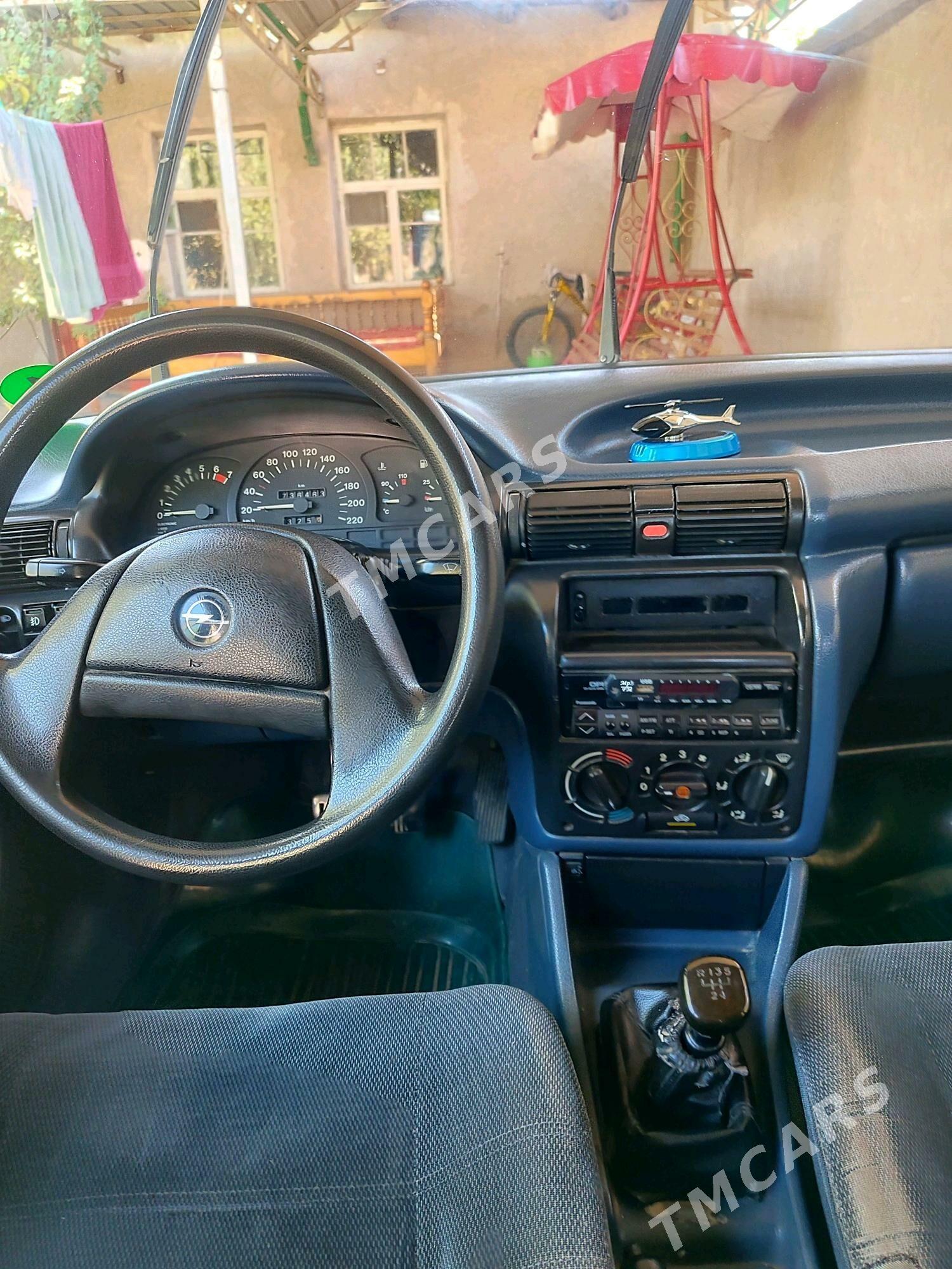 Opel Astra 1993 - 36 000 TMT - Дашогуз - img 4