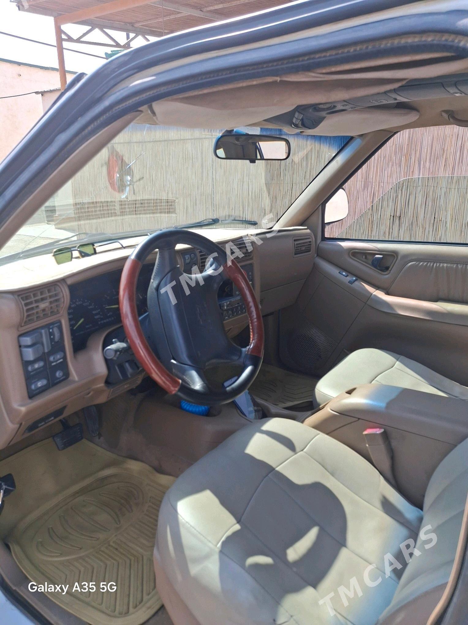 Chevrolet Blazer 1996 - 50 000 TMT - Дашогуз - img 2