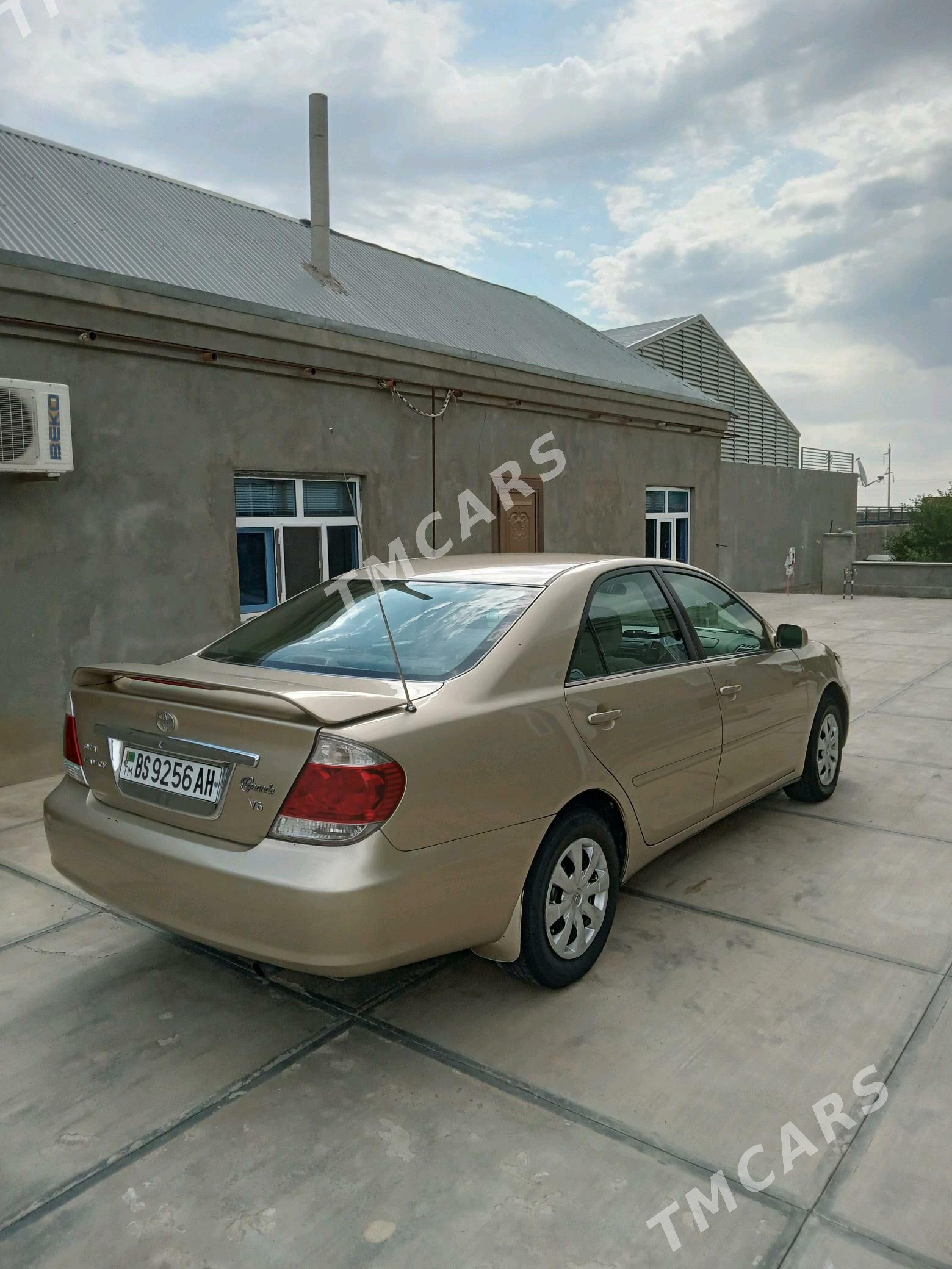 Toyota Camry 2005 - 150 000 TMT - Bäherden - img 3