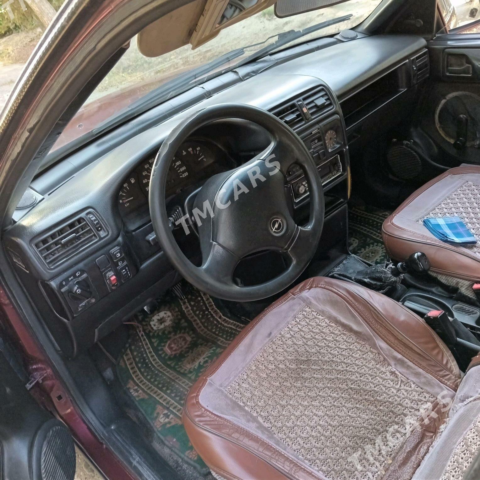 Opel Vectra 1992 - 23 000 TMT - Мары - img 4