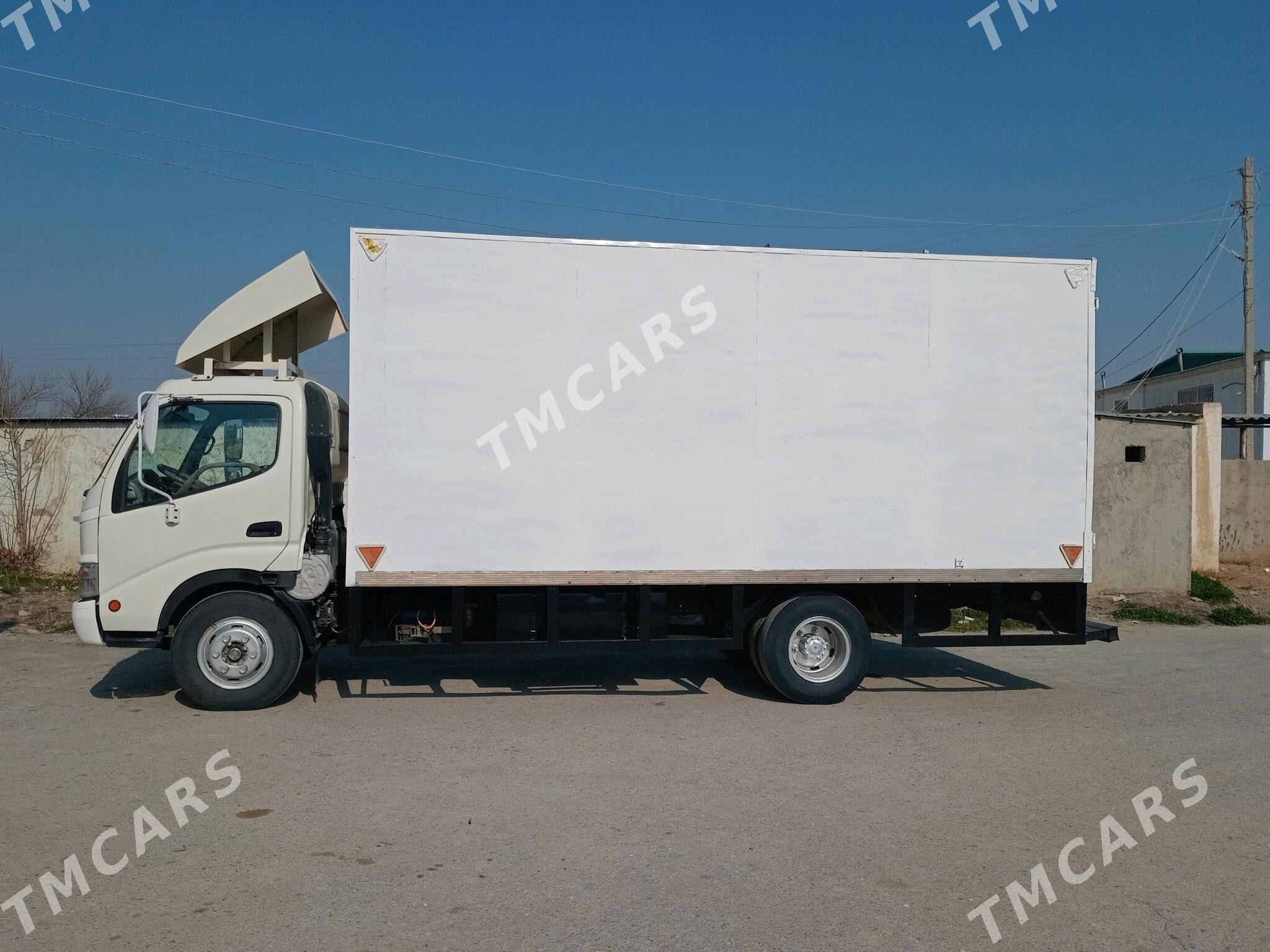 Toyota Hino 2007 - 270 000 TMT - Garadamak Şor - img 7