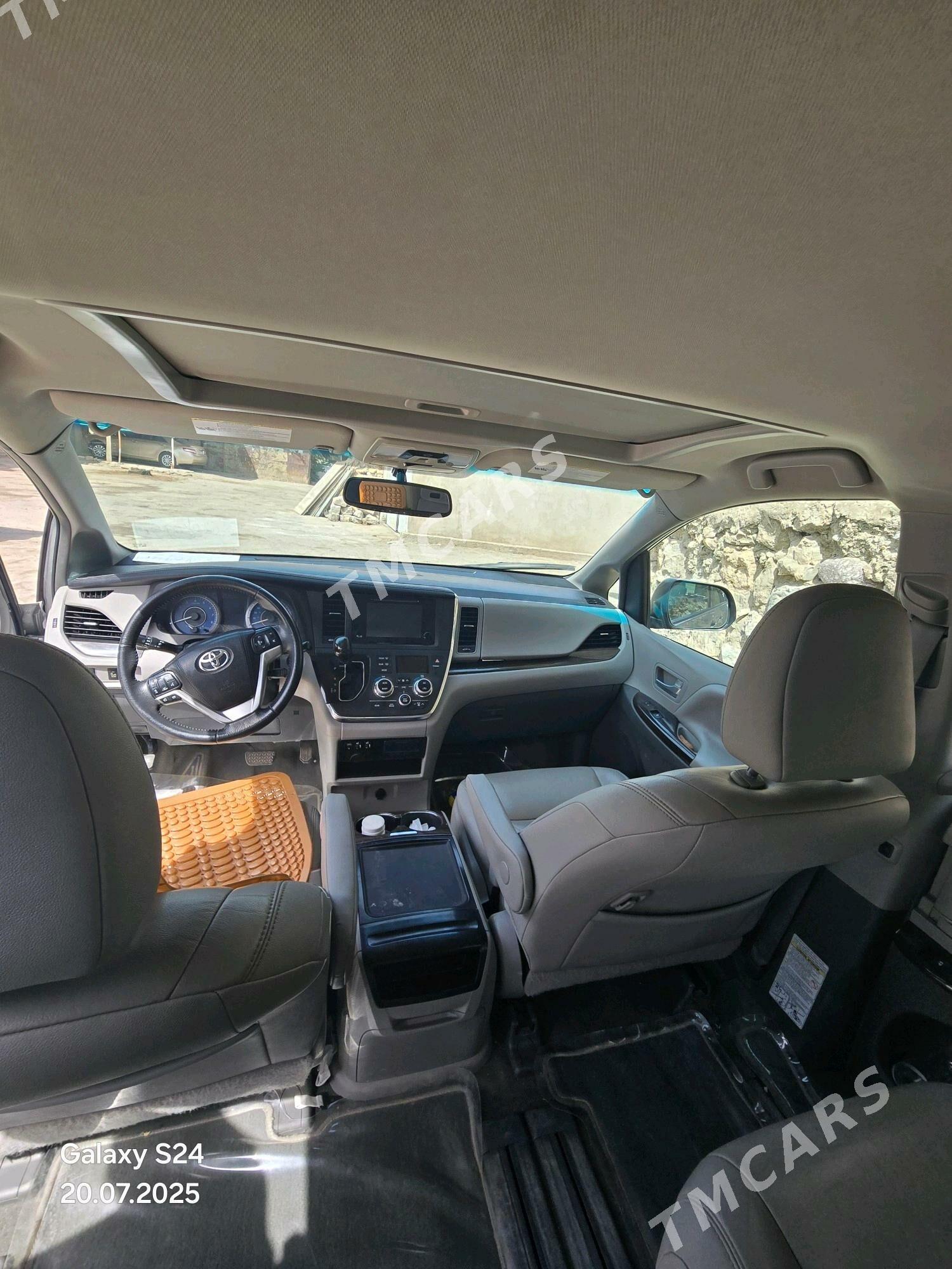 Toyota Sienna 2018 - 400 000 TMT - Фарап - img 2
