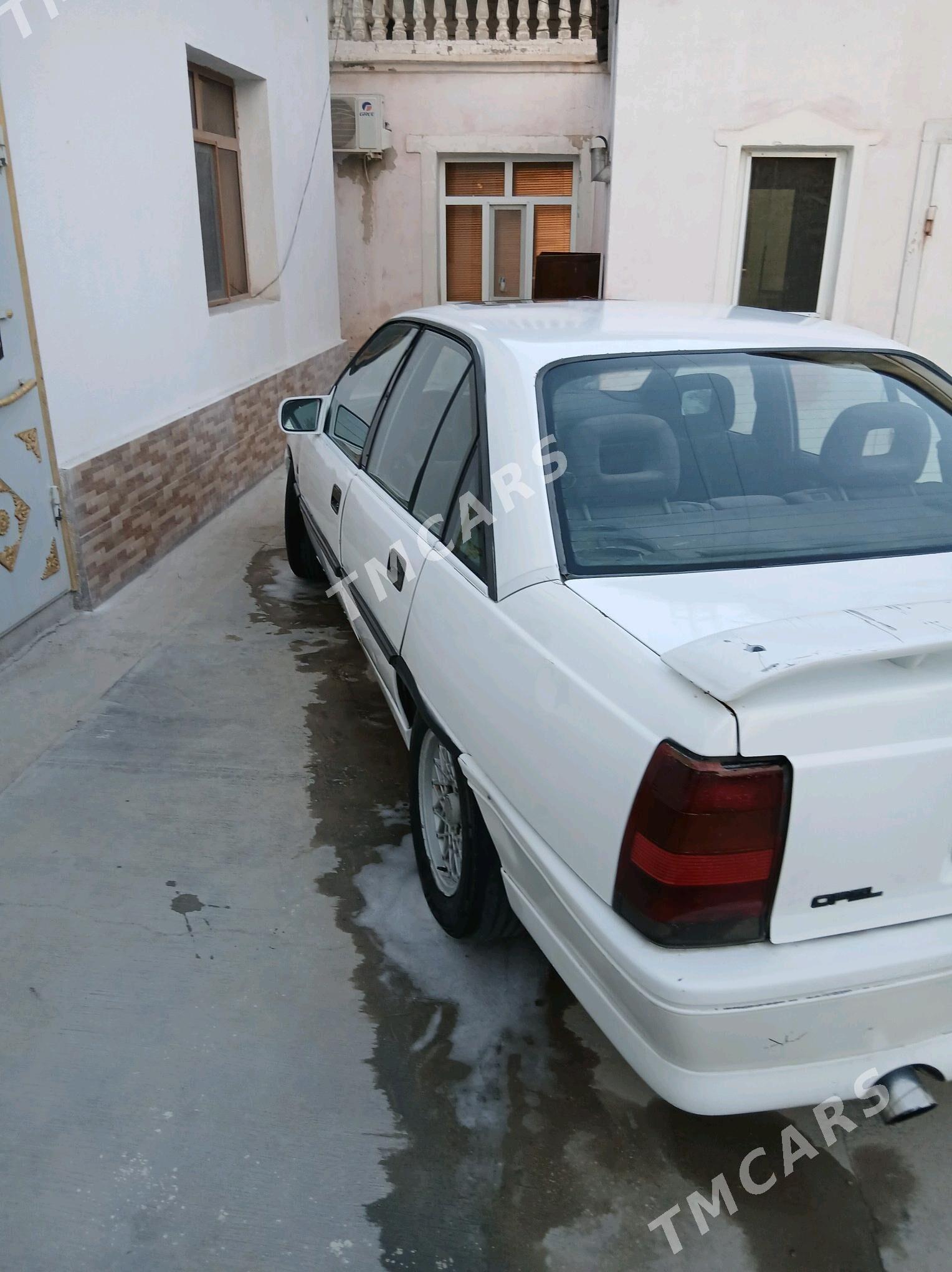 Opel Omega 1992 - 22 000 TMT - Balkanabat - img 3