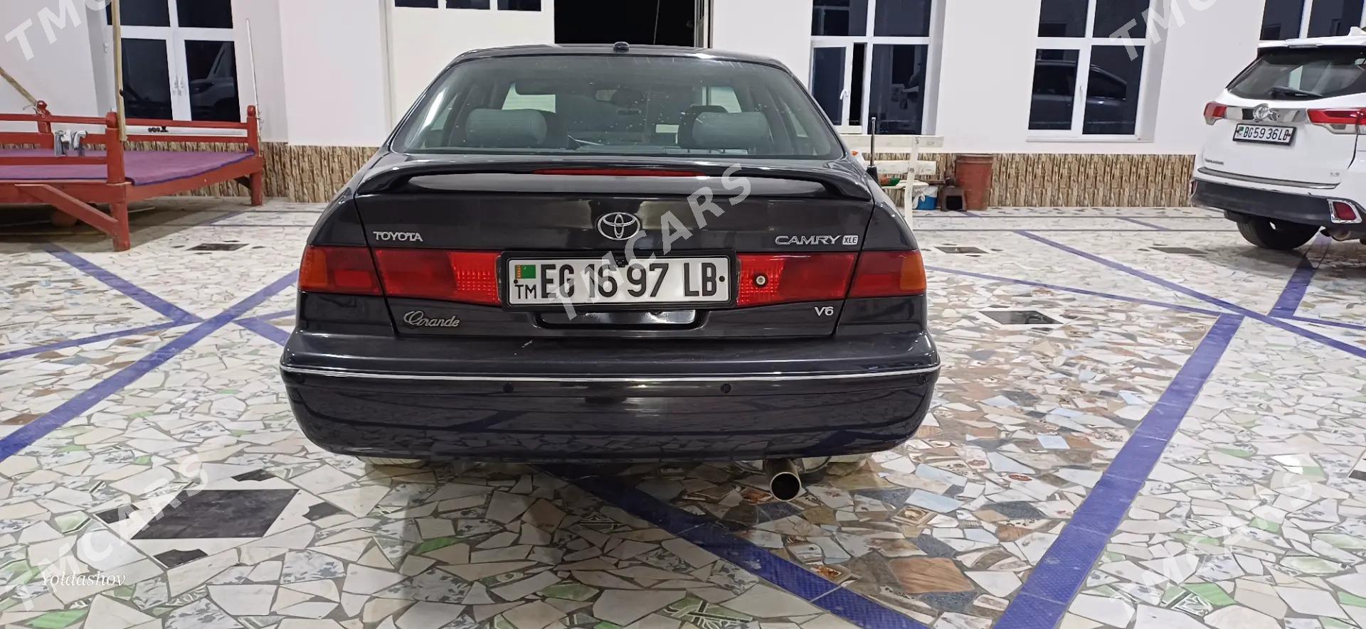 Toyota Camry 2001 - 155 000 TMT - Çärjew - img 2