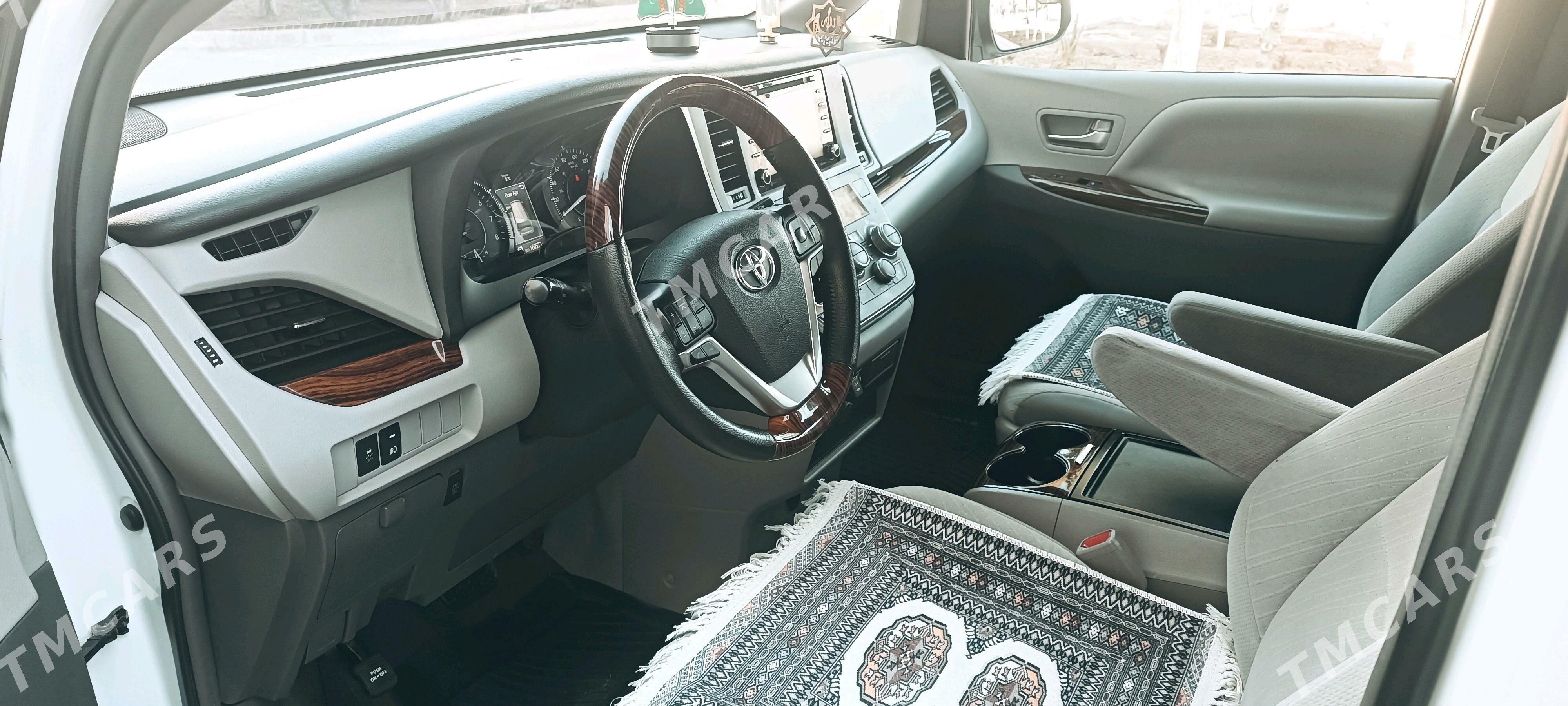 Toyota Sienna 2019 - 470 000 TMT - Мары - img 5