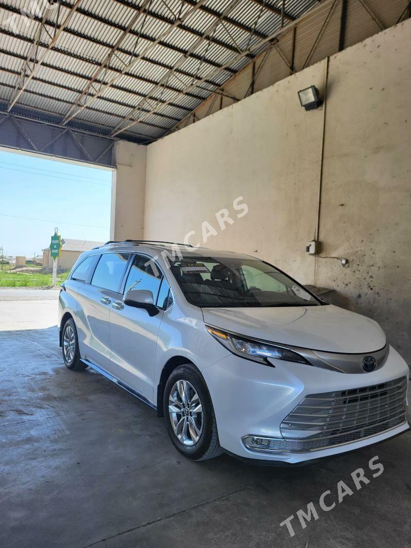 Toyota Sienna 2022 - 670 000 TMT - Мары - img 9