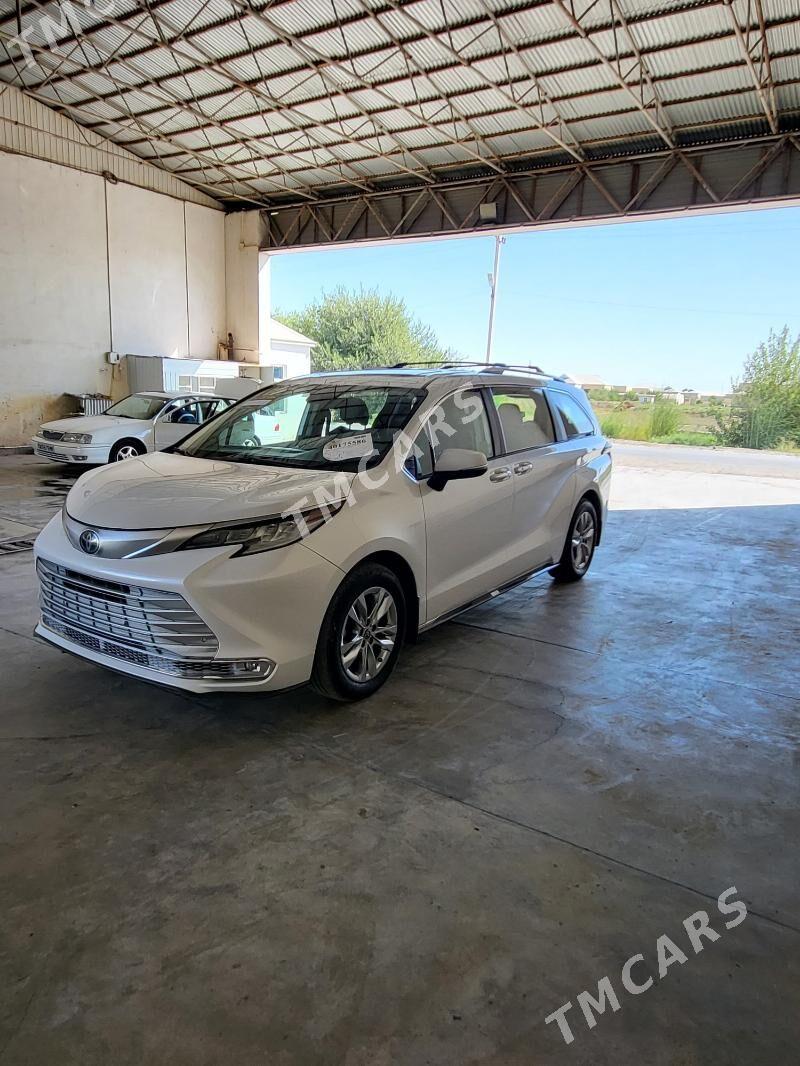 Toyota Sienna 2022 - 670 000 TMT - Мары - img 7