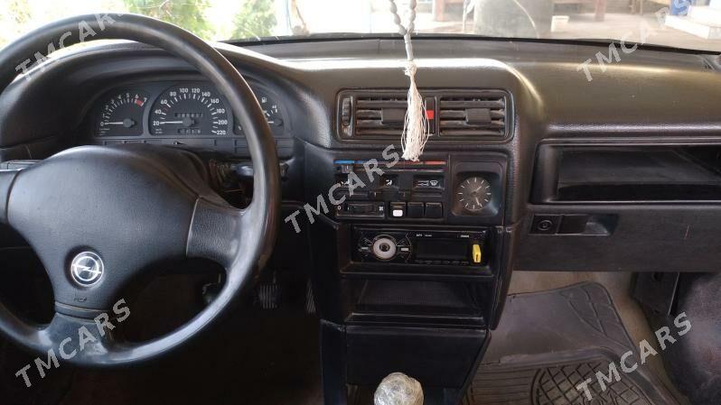 Opel Vectra 1989 - 10 000 TMT - Garabekewül - img 4
