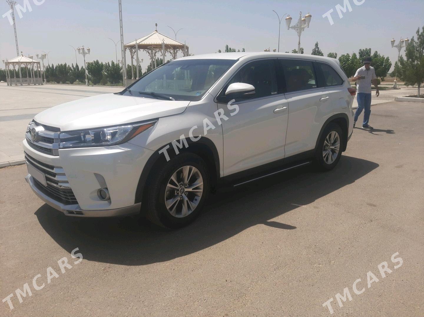 Toyota Camry 2019 - 420 000 TMT - Мары - img 3