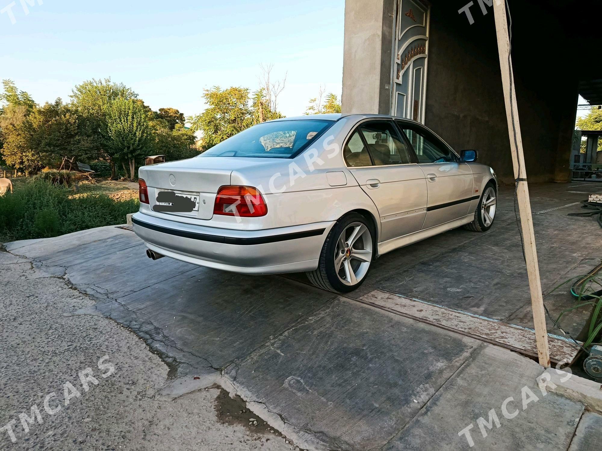 BMW E39 2002 - 120 000 TMT - Чарджоу - img 4