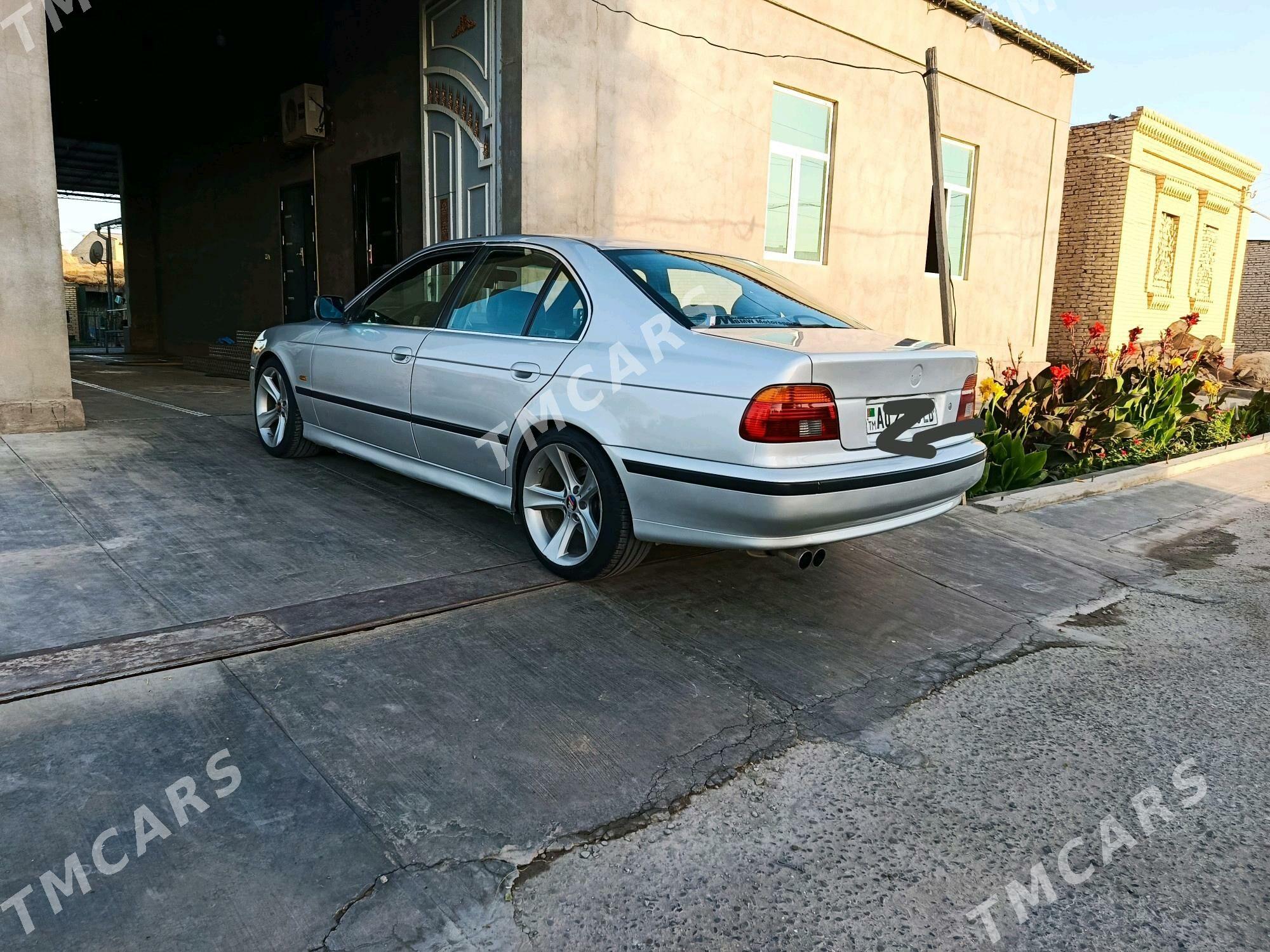 BMW E39 2002 - 120 000 TMT - Чарджоу - img 6
