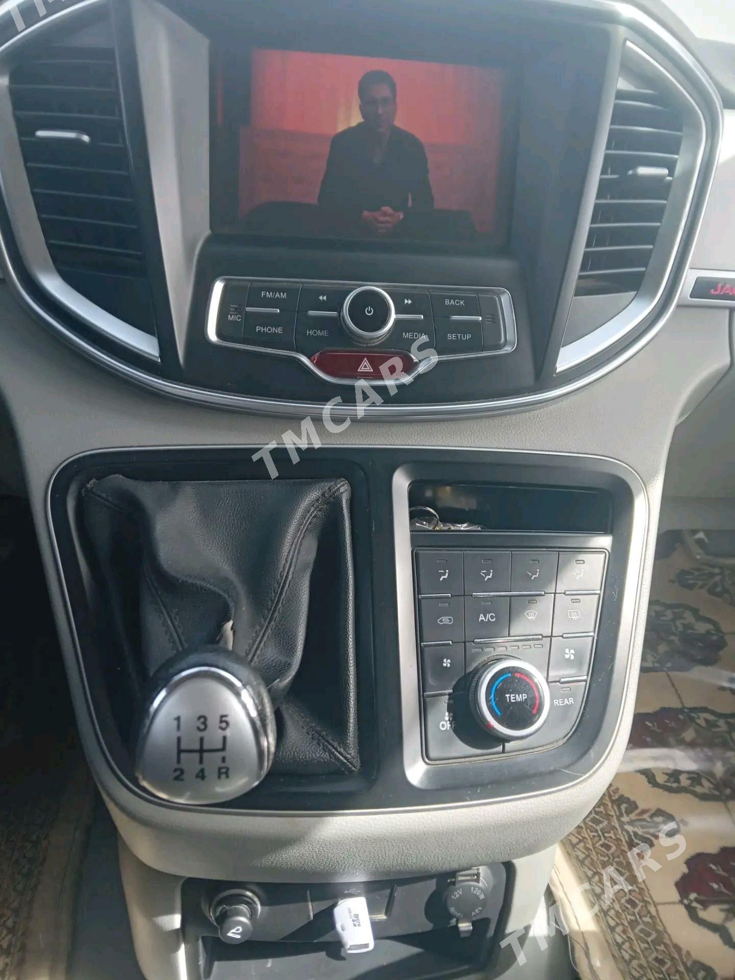 Toyota Hiace 2019 - 190 000 TMT - Aşgabat - img 4