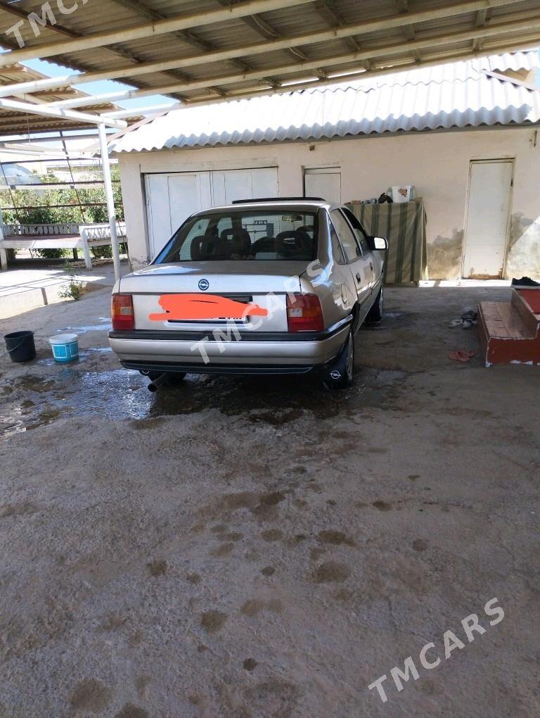 Opel Vectra 1992 - 38 000 TMT - Мары - img 9