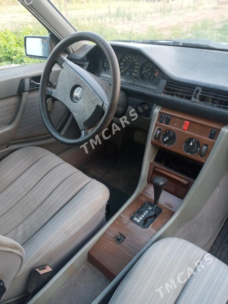 Mercedes-Benz W123 1985 - 50 000 TMT - Чарджоу - img 4