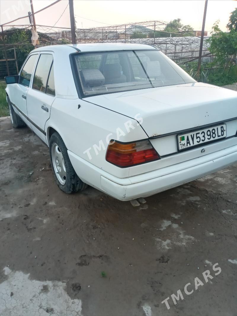 Mercedes-Benz W123 1985 - 50 000 TMT - Чарджоу - img 3