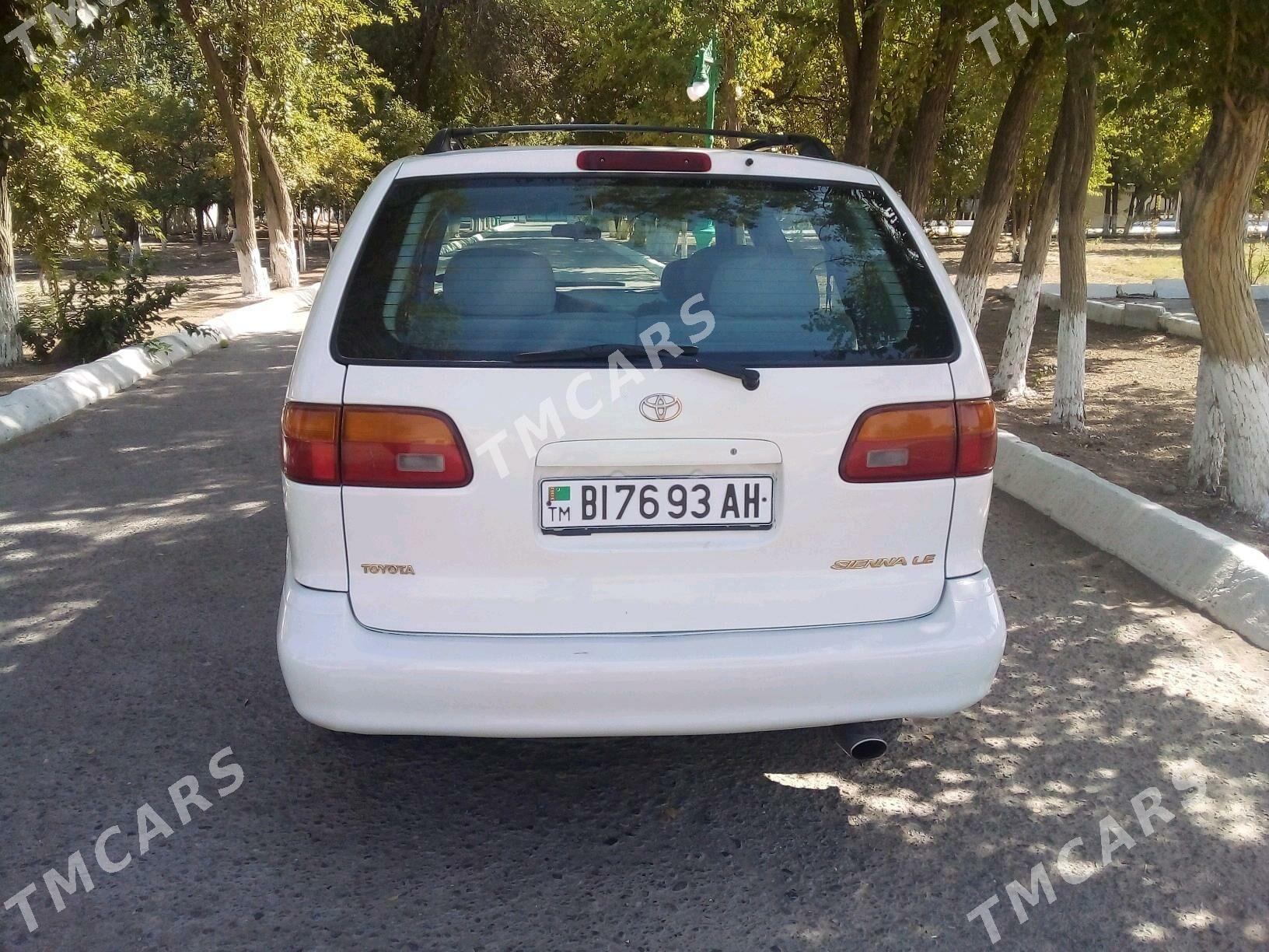Toyota Sienna 2000 - 160 000 TMT - Мары - img 3