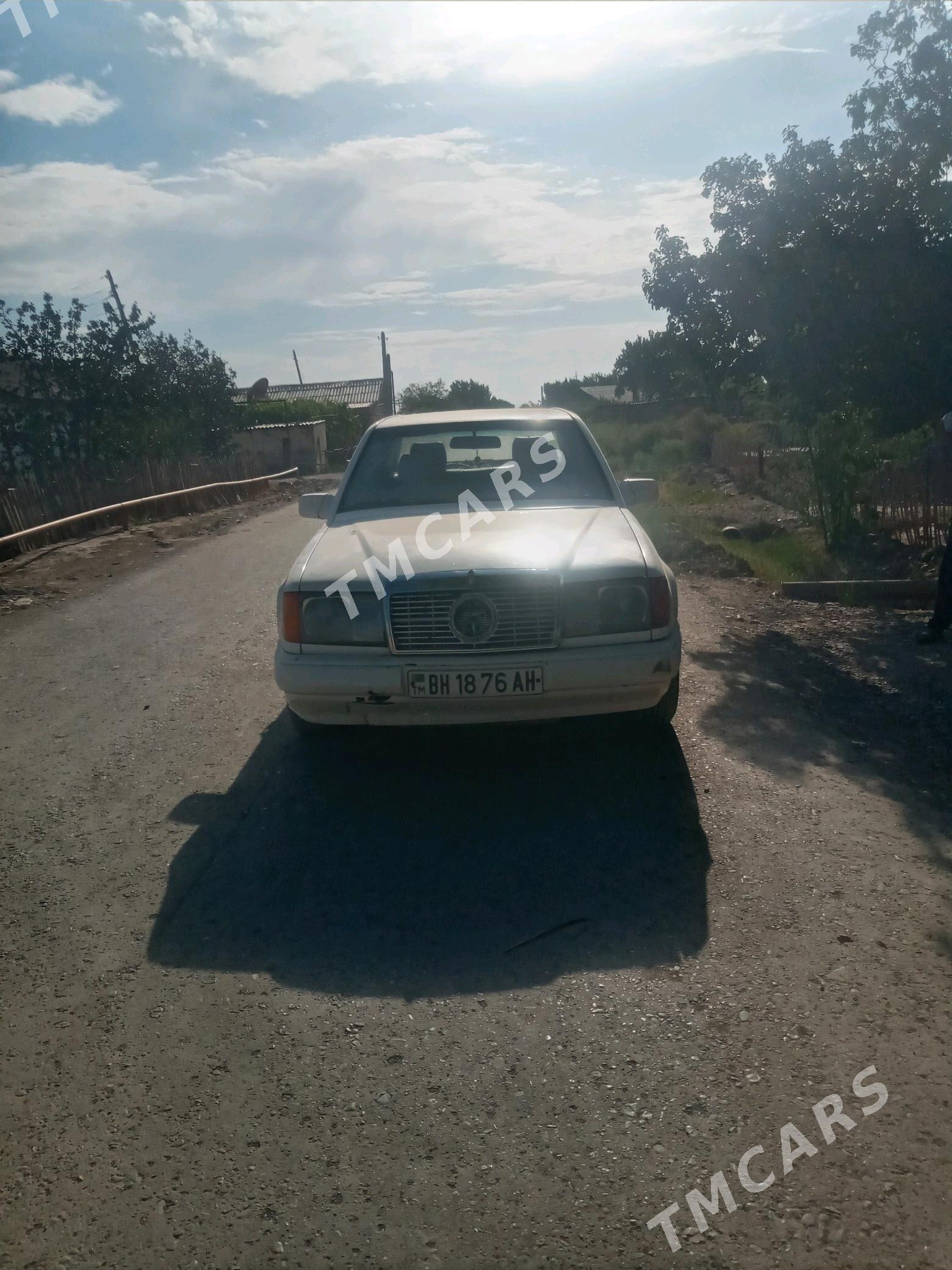 Mercedes-Benz W123 1986 - 30 000 TMT - Серахс - img 4