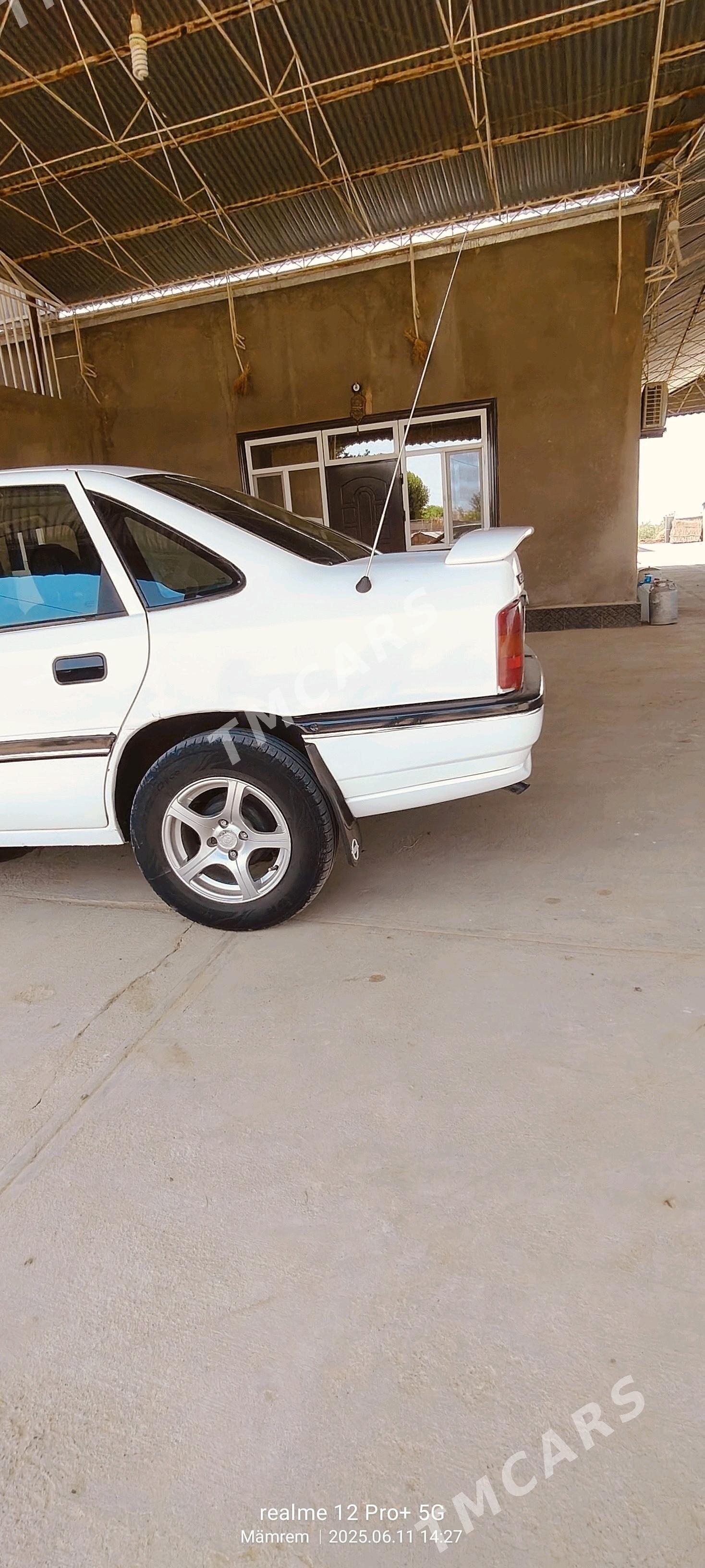 Opel Vectra 1991 - 35 000 TMT - Ёлётен - img 6