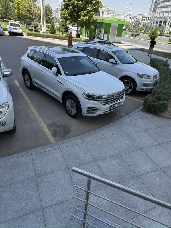 Volkswagen Touareg 2021 - 1 140 000 TMT - Aşgabat - img 10