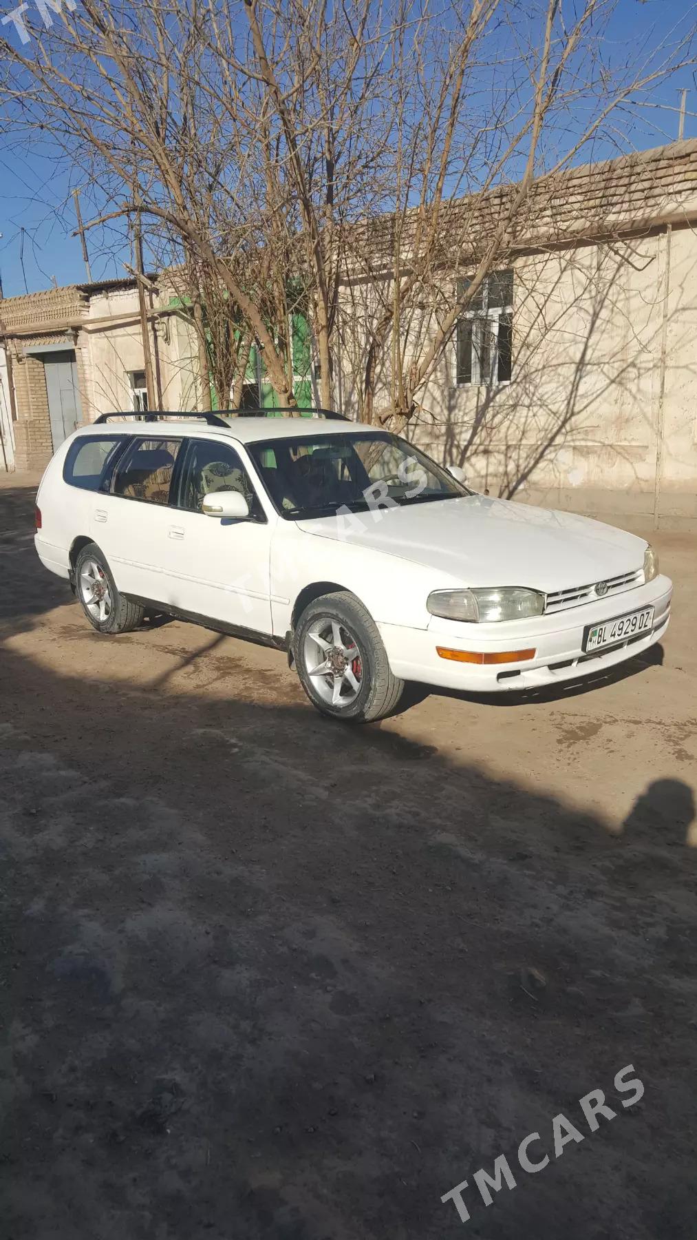 Toyota Camry 1994 - 75 000 TMT - Акдепе - img 2