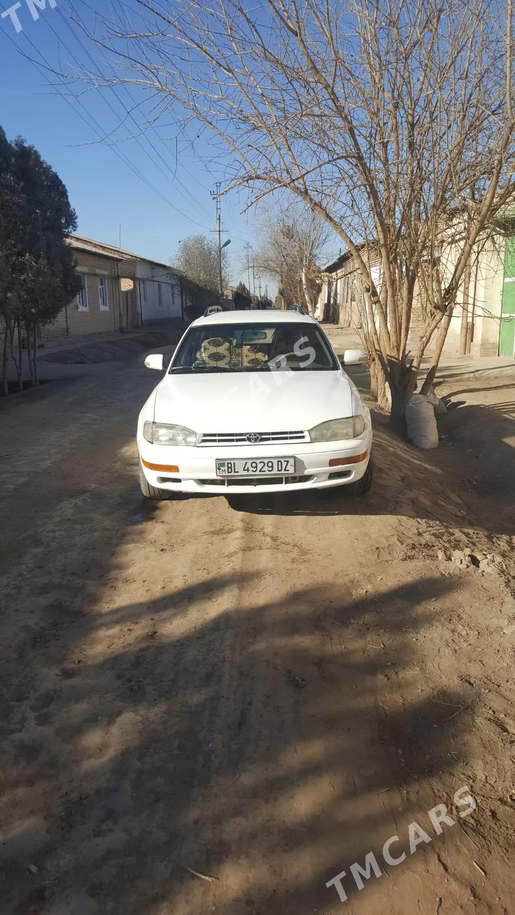 Toyota Camry 1994 - 75 000 TMT - Акдепе - img 3