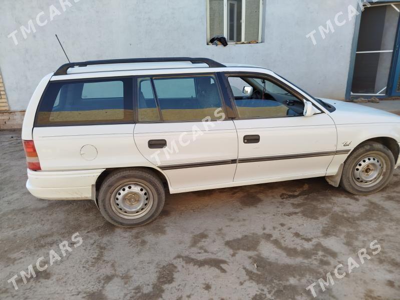 Opel Astra 1993 - 46 000 TMT - Гурбансолтан Едже - img 8