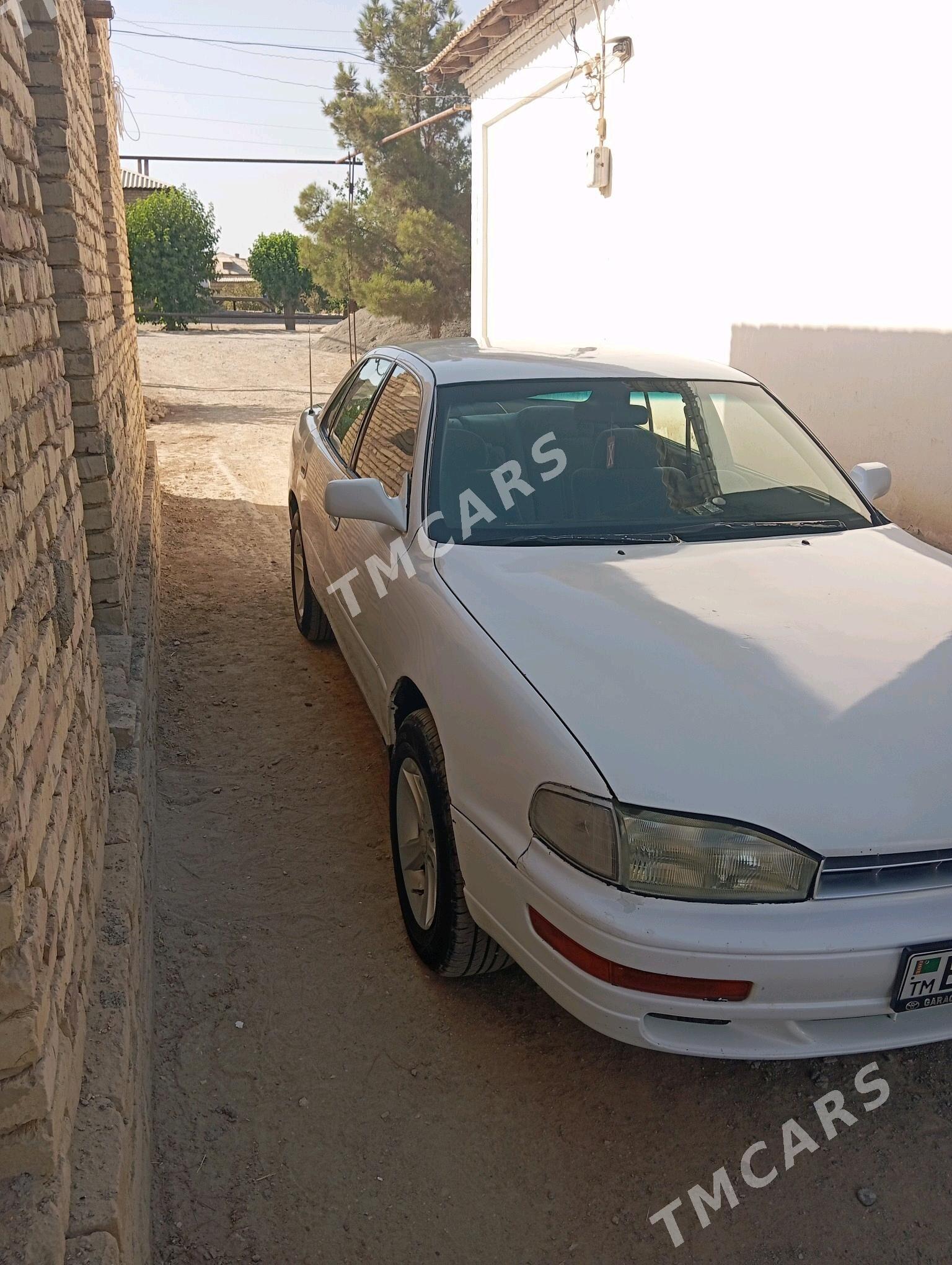 Toyota Camry 1993 - 75 000 TMT - Байрамали - img 4