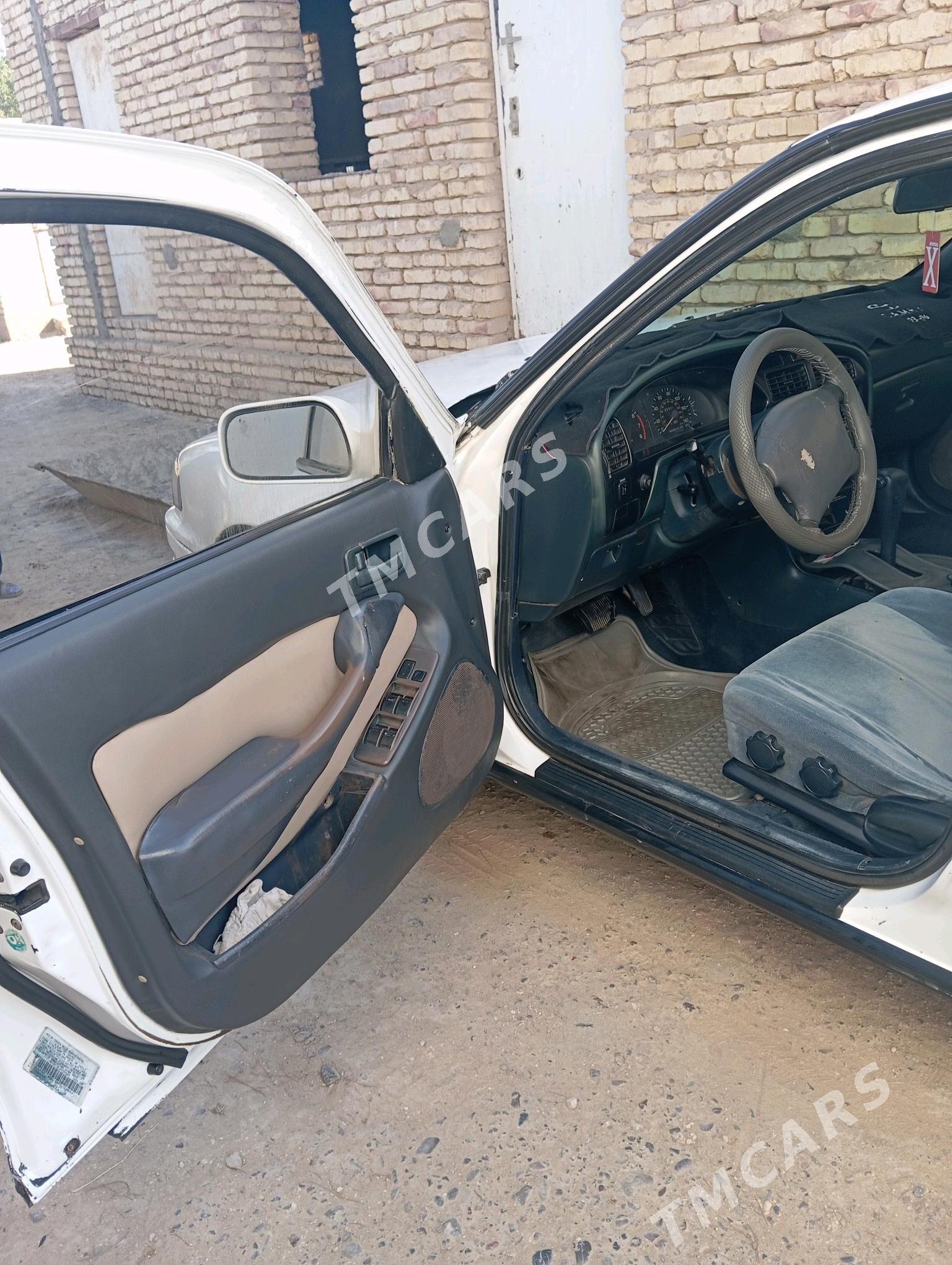 Toyota Camry 1993 - 75 000 TMT - Байрамали - img 7