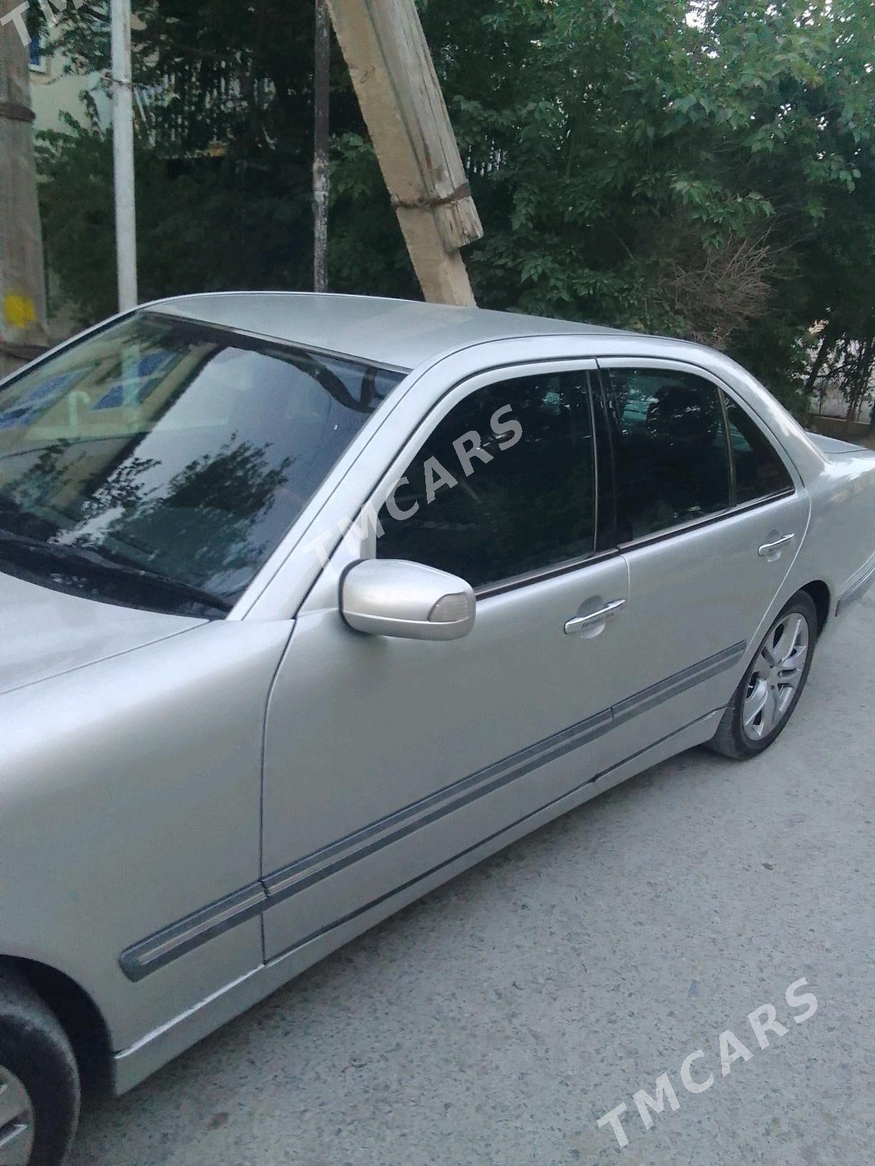 Mercedes-Benz E320 2000 - 105 000 TMT - Туркменбаши - img 4