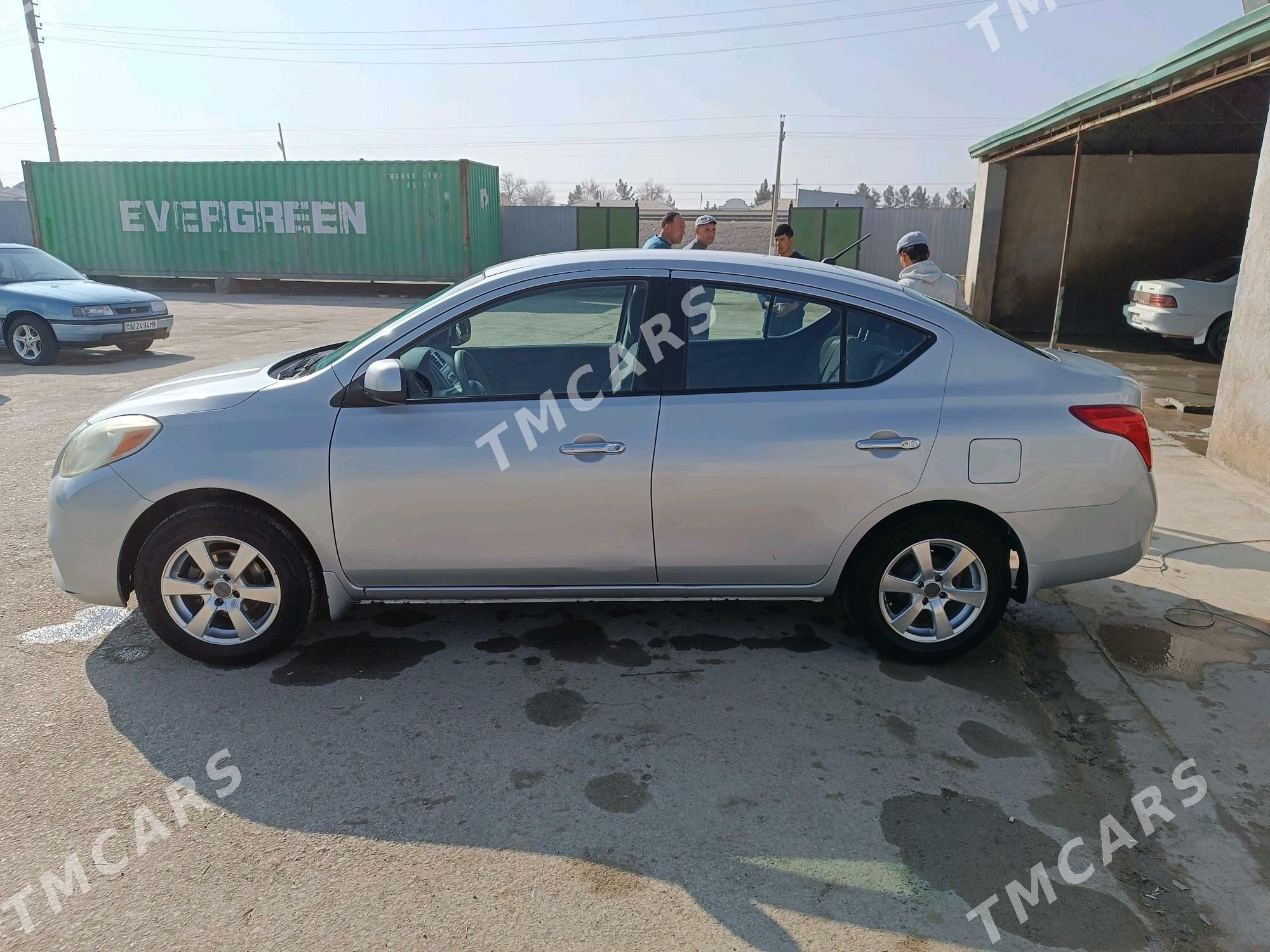 Nissan Versa 2012 - 100 000 TMT - Мургап - img 2