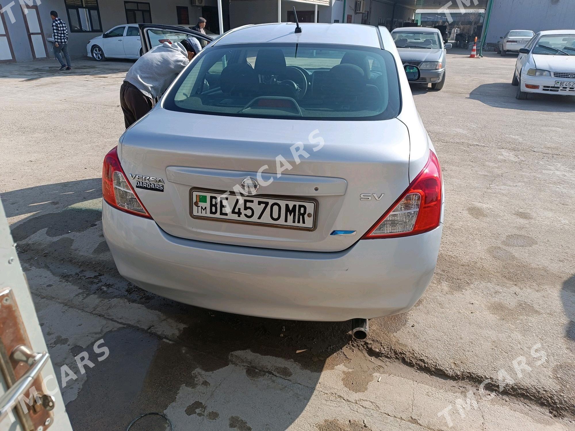 Nissan Versa 2012 - 100 000 TMT - Мургап - img 4