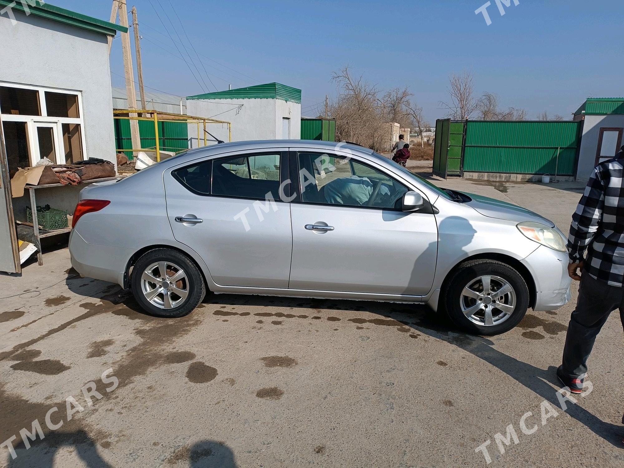Nissan Versa 2012 - 100 000 TMT - Мургап - img 6
