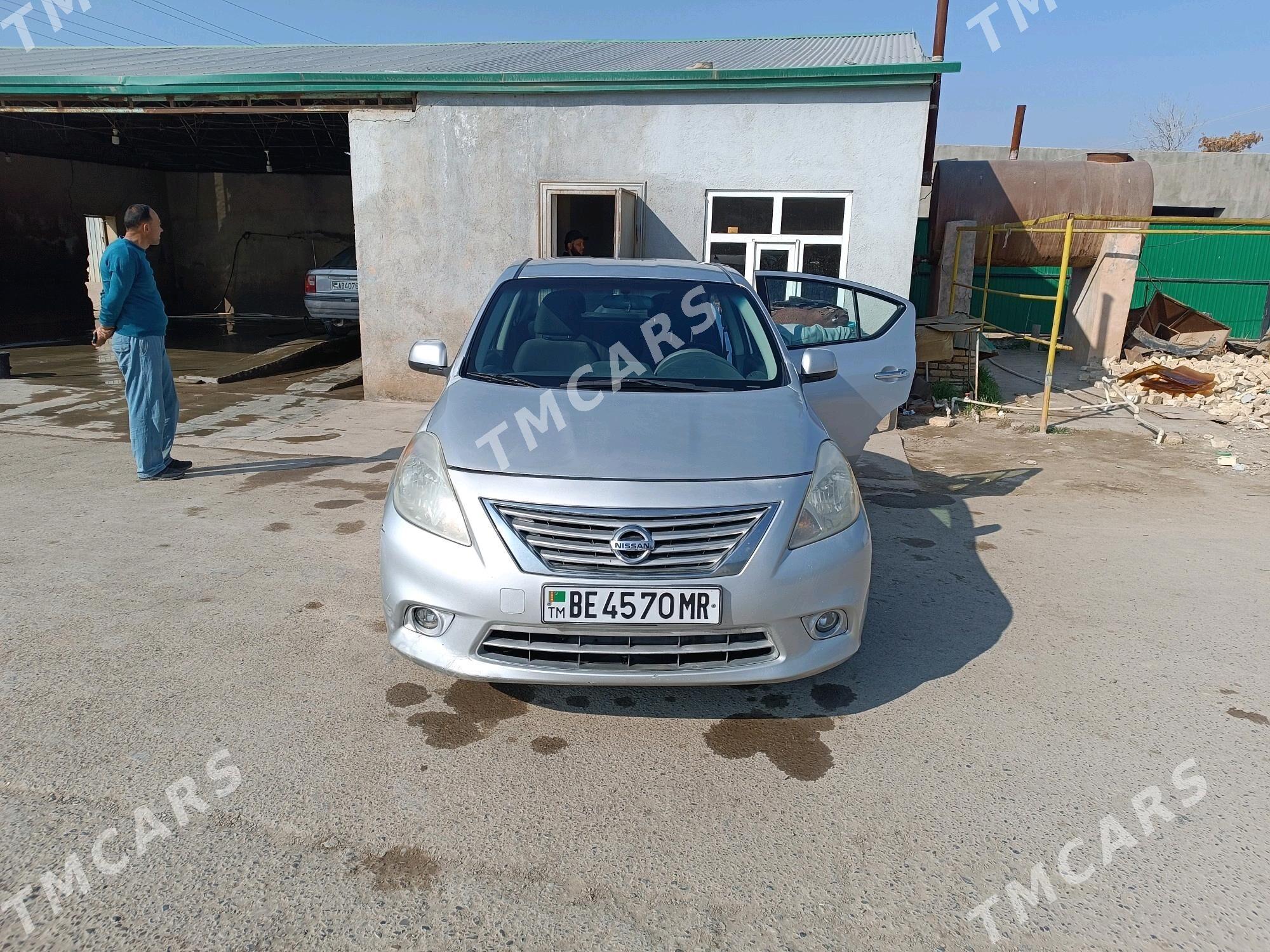 Nissan Versa 2012 - 100 000 TMT - Мургап - img 7