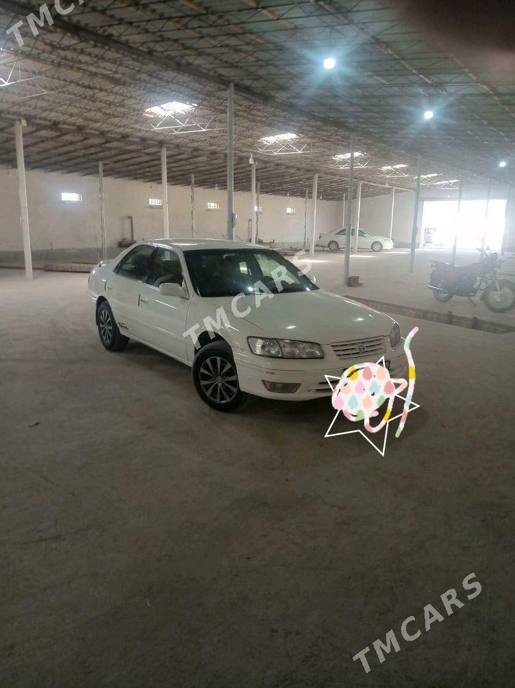 Toyota Camry 2001 - 138 000 TMT - Halaç - img 3