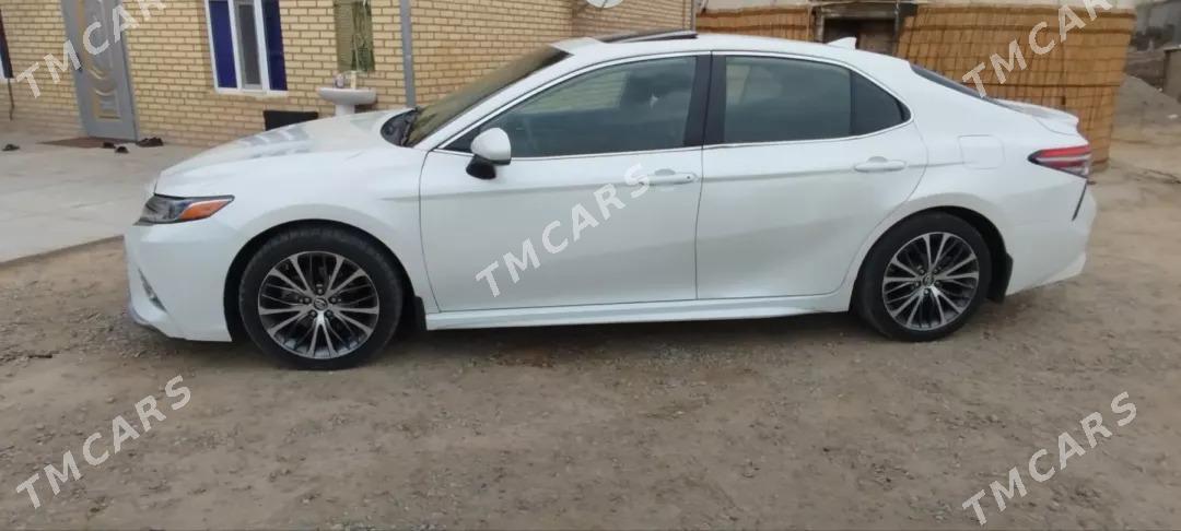 Toyota Camry 2019 - 350 000 TMT - Sakarçäge - img 3