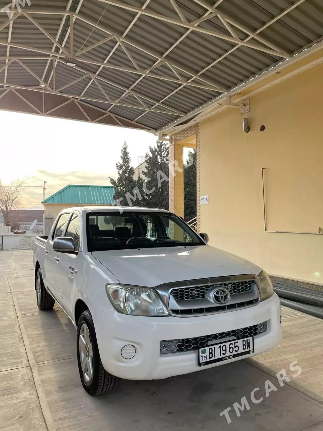 Toyota Hilux 2011 - 345 000 TMT - Туркменбаши - img 3