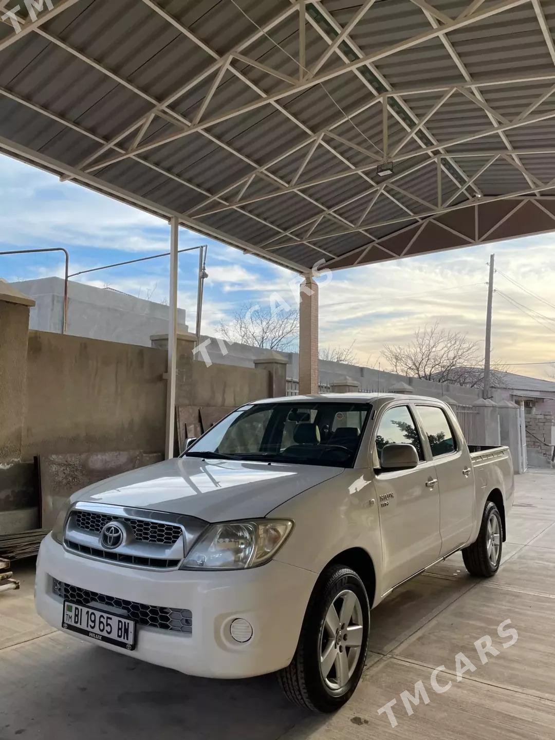 Toyota Hilux 2011 - 345 000 TMT - Туркменбаши - img 2