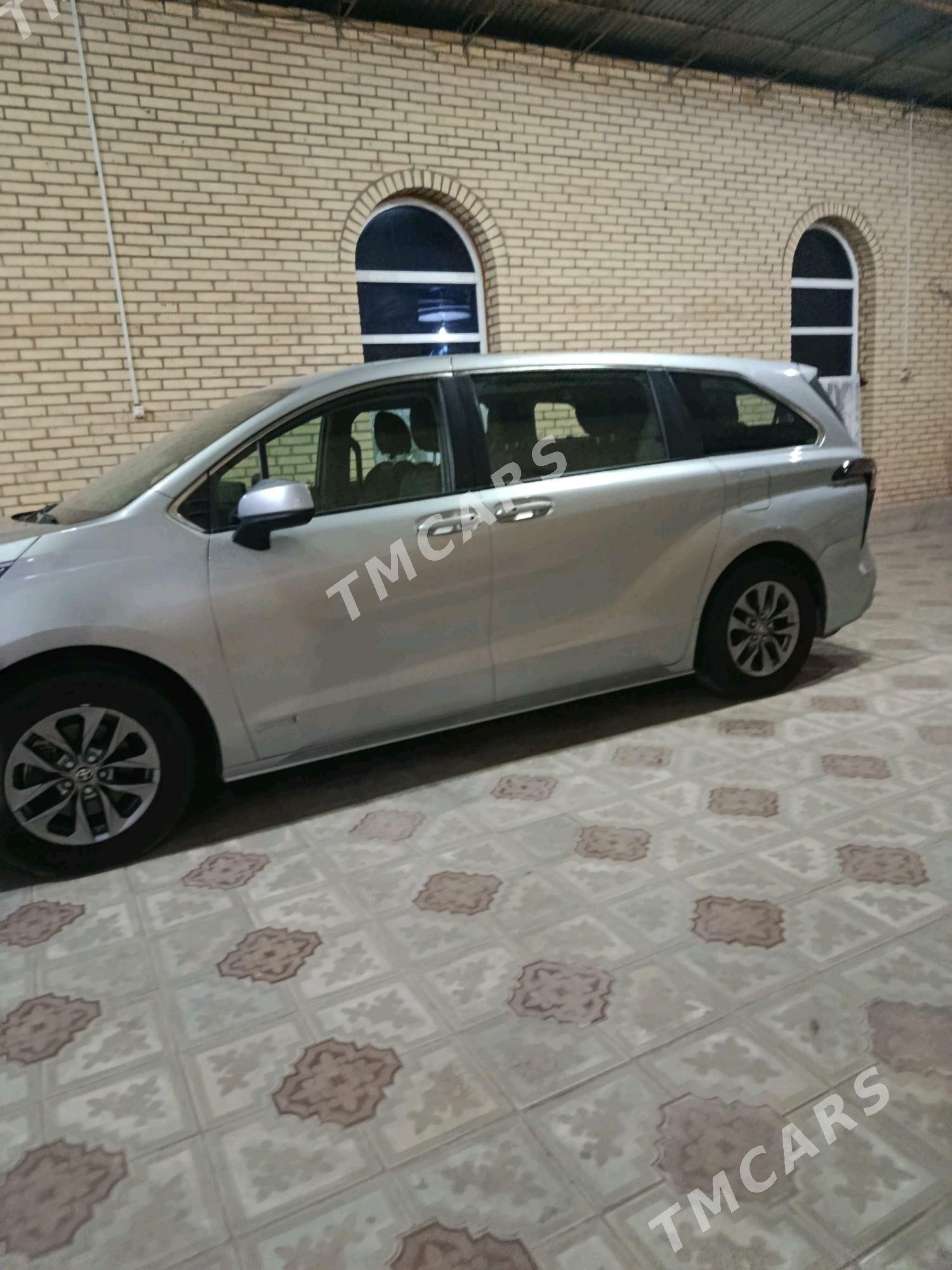 Toyota Sienna 2021 - 500 000 TMT - Дянев - img 2